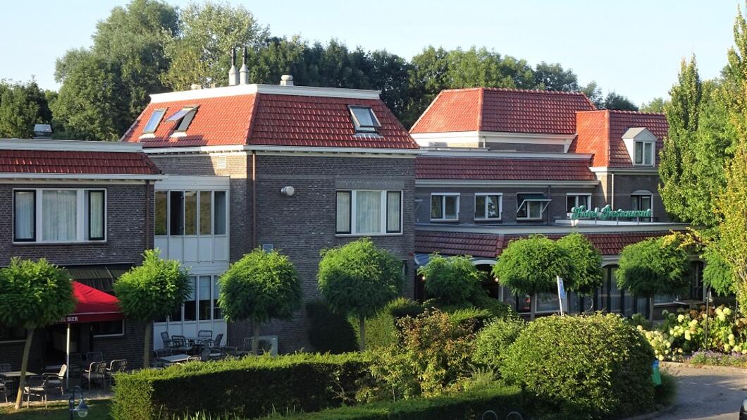 Hotel Van der Valk in Zuidoostbeemster, zijkant (Oostdijk)