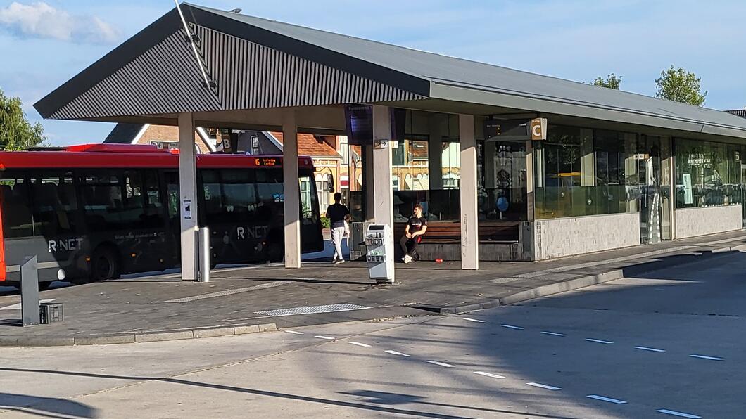 Foto van het busstation op het Tramplein, Purmerend