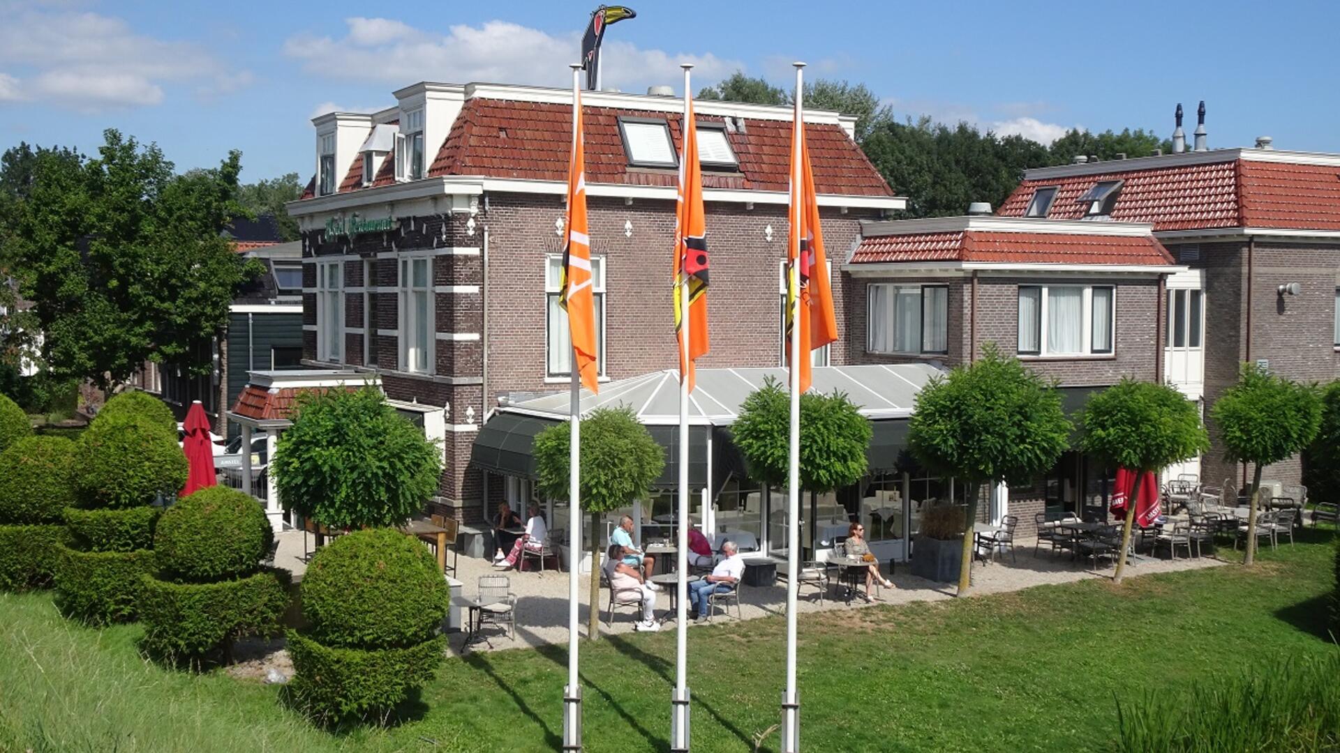 Foto van Hotel van der Valk in Zuidoostbeemster, vanaf de kruising genomen