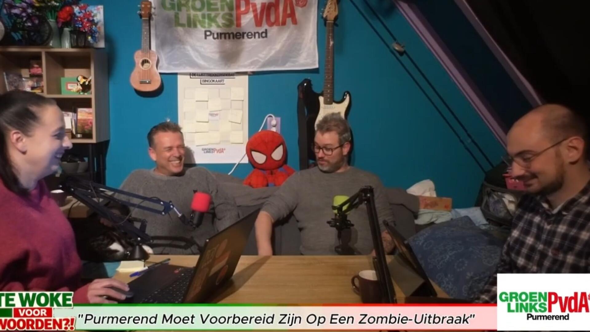 Beeld van de opname van de podcast, met in beeld Tom de Jong en Glenn van den Berg.