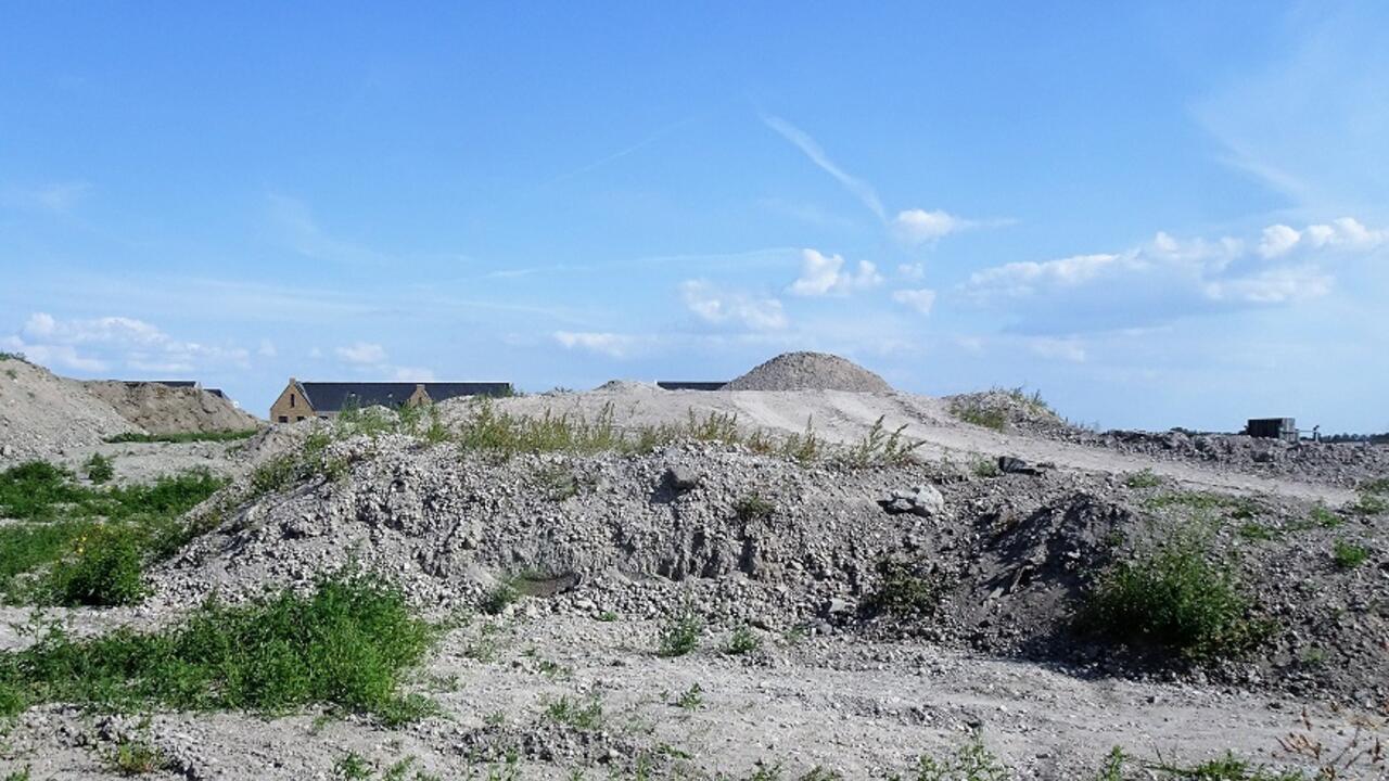 Foto van deelgebied 6 b  in Plan De Keyser: nu nog een grote hoop zand