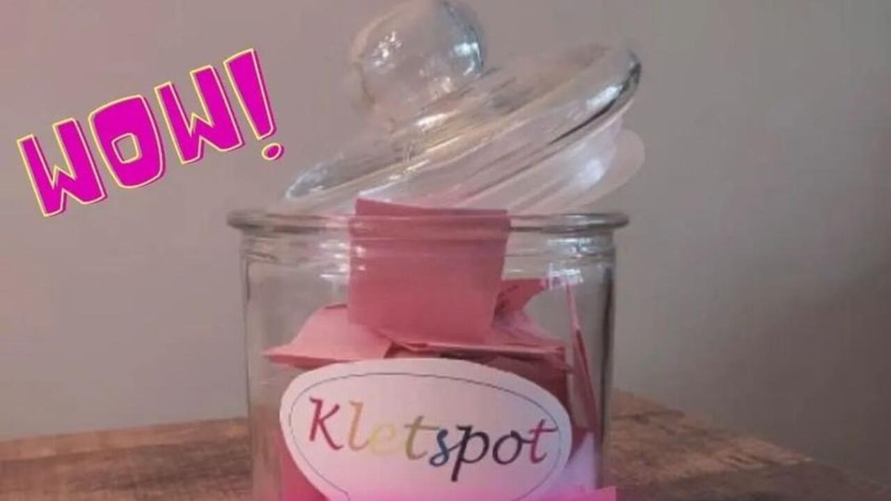 De Kletspot (glazen pot met snoepjes)