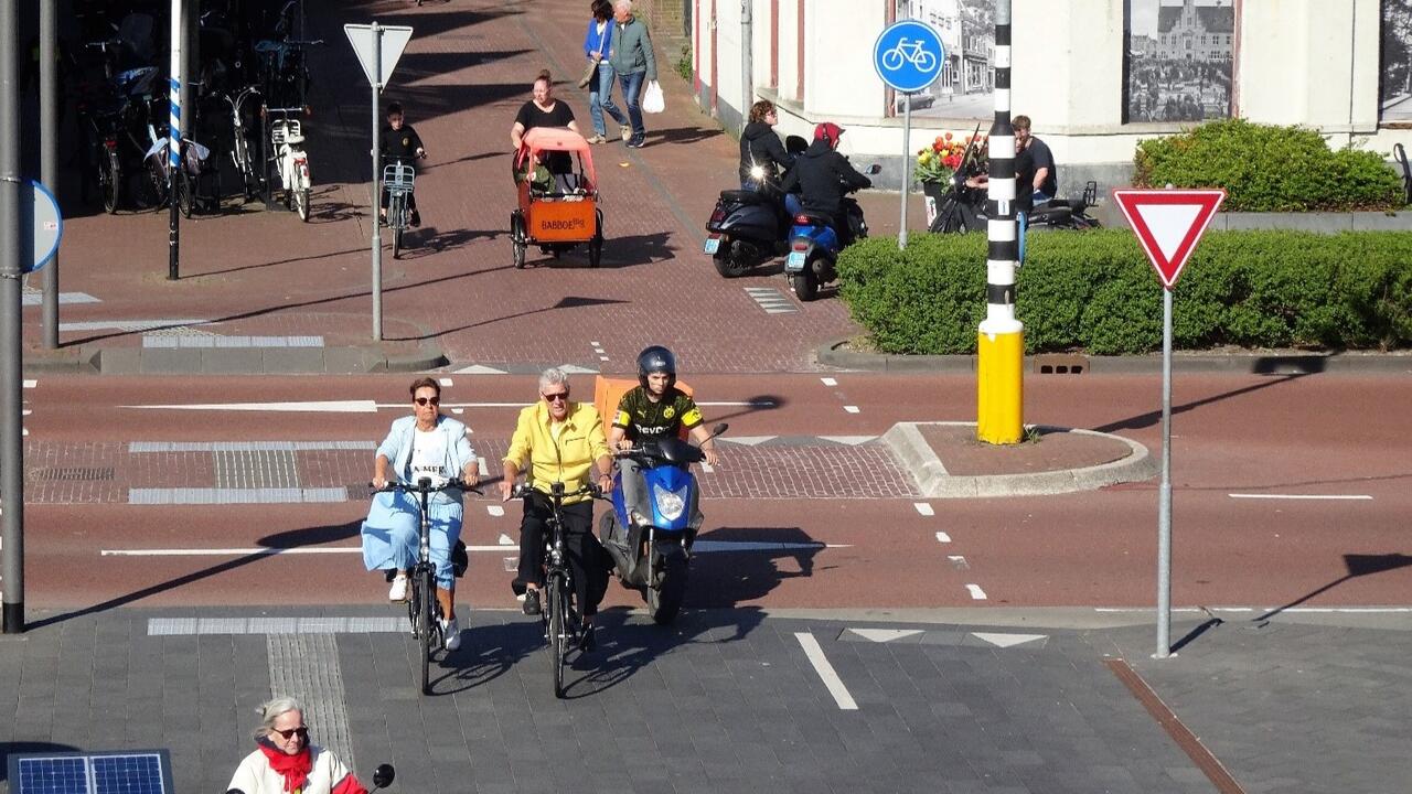 Foto van de oversteekplaats op het Tramplein